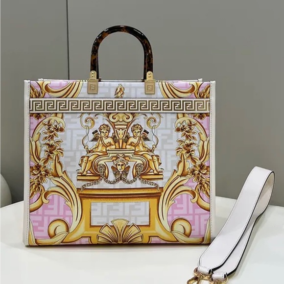 FENDI FENDACE SUNSHINE LEATHER TOTE
Fendi X Versace - Picture 2 of 9